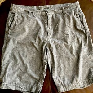 Kenneth Cole Reaction men’s shorts sz 36 gray 12 inch length cotton poly blend